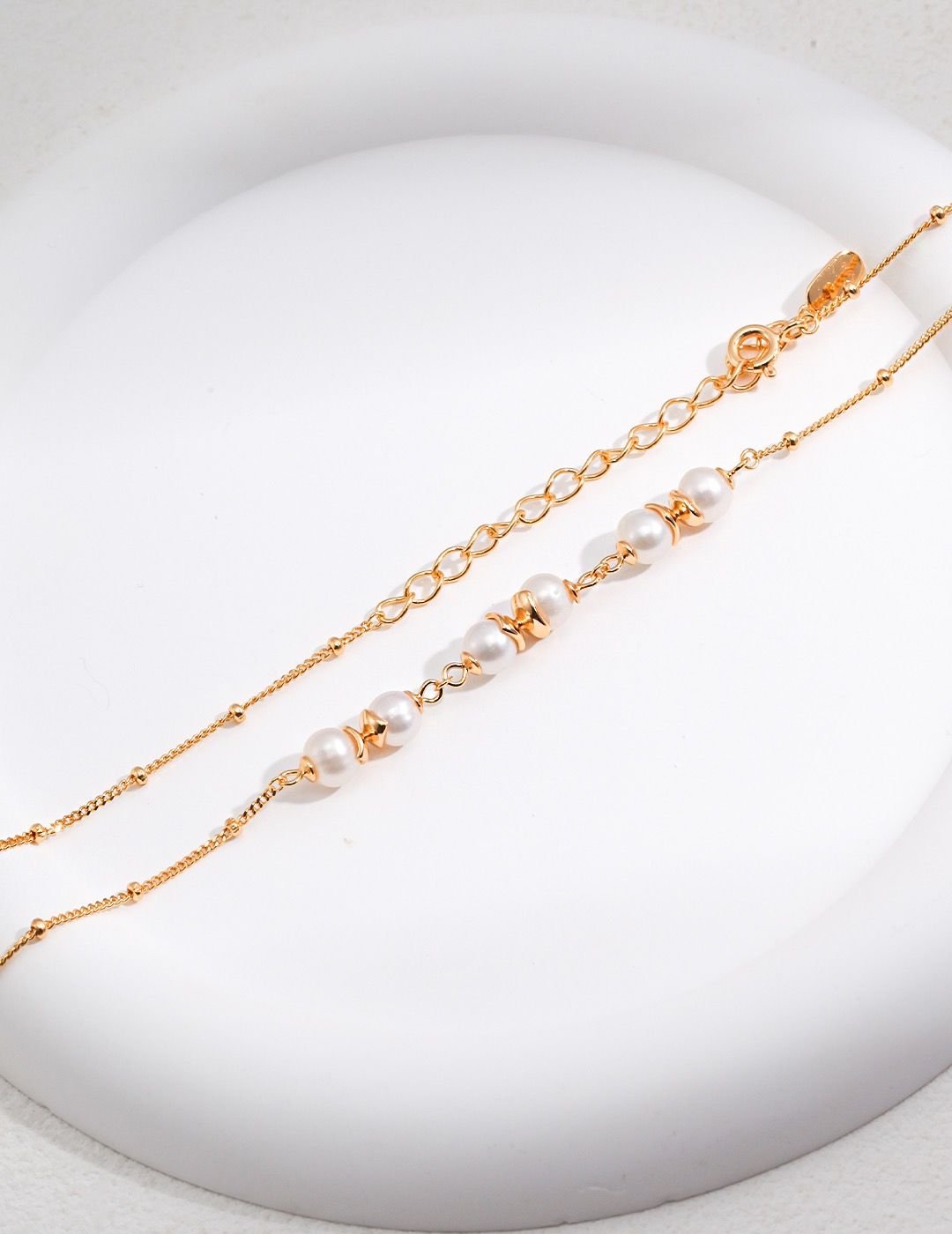 Single strand pearl necklace with freshwater pearls
