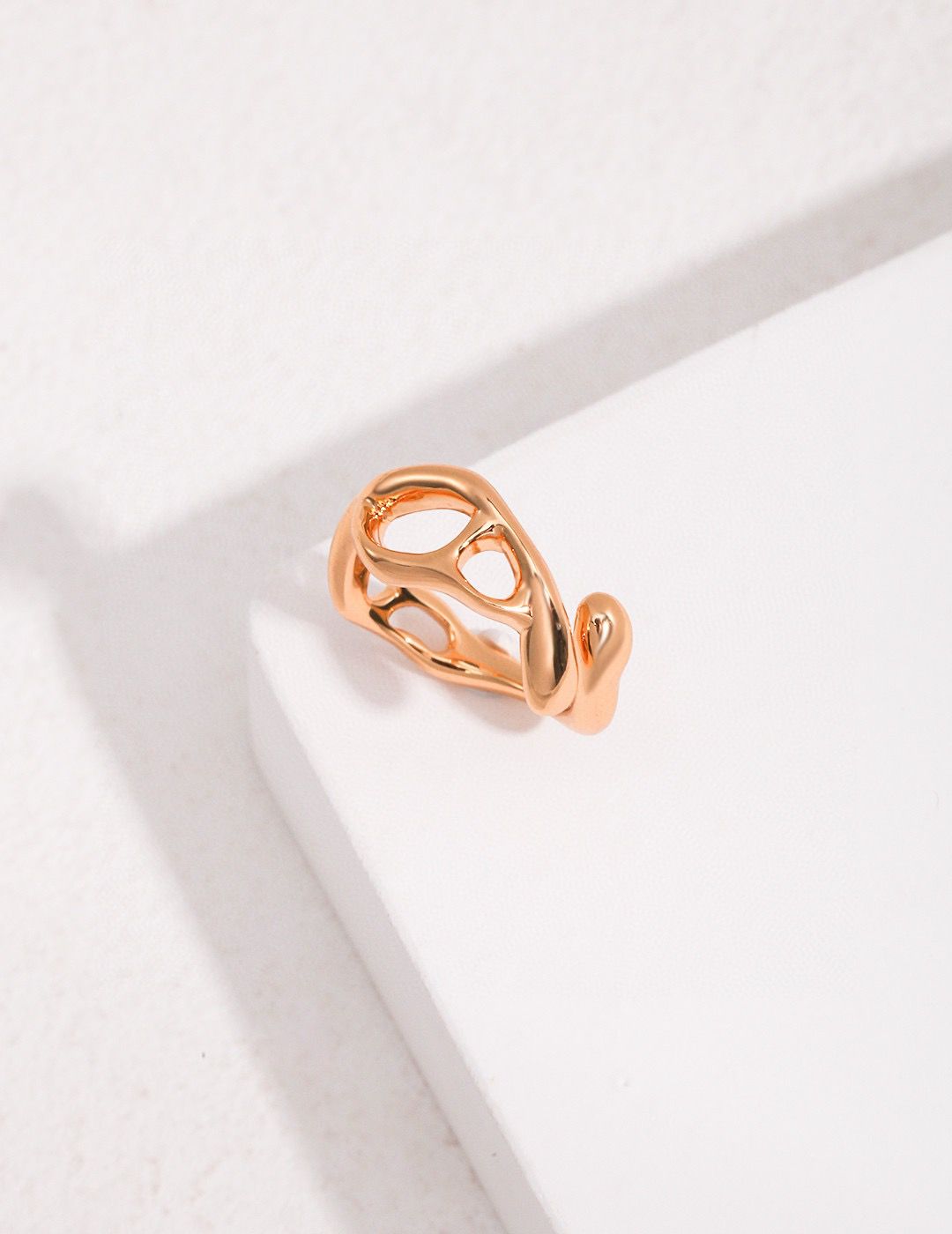Minimalist Chic Ring with Clean and Streamlined Design