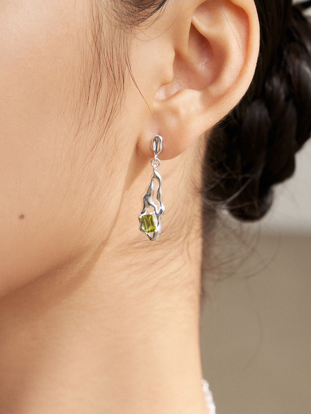 Green Peridot Drop Earrings with Pear-Shaped Genuine Peridot Gemstones and Sterling Silver Lever-Back Clasp"