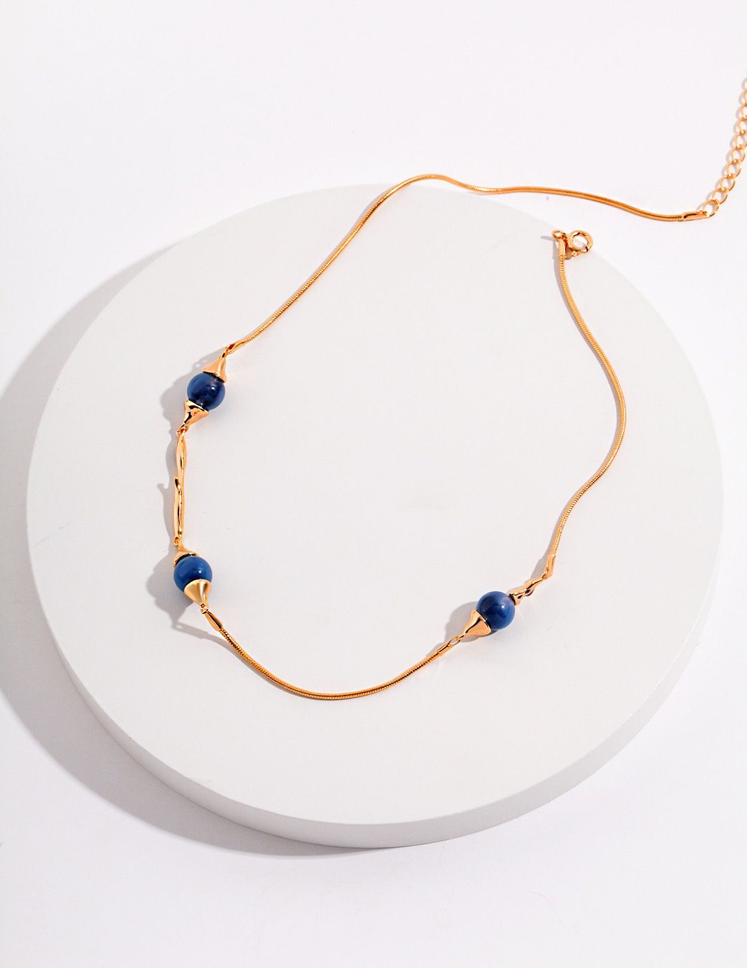 Blue agate collar necklace with gold chain