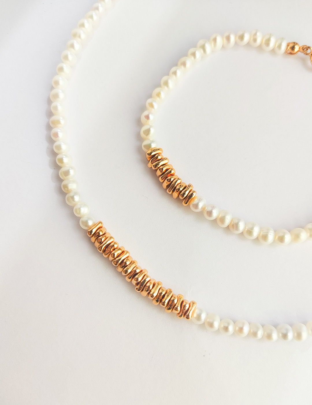 Freshwater Pearl Necklace with Gold Chain - Classic Elegance and Modern Style